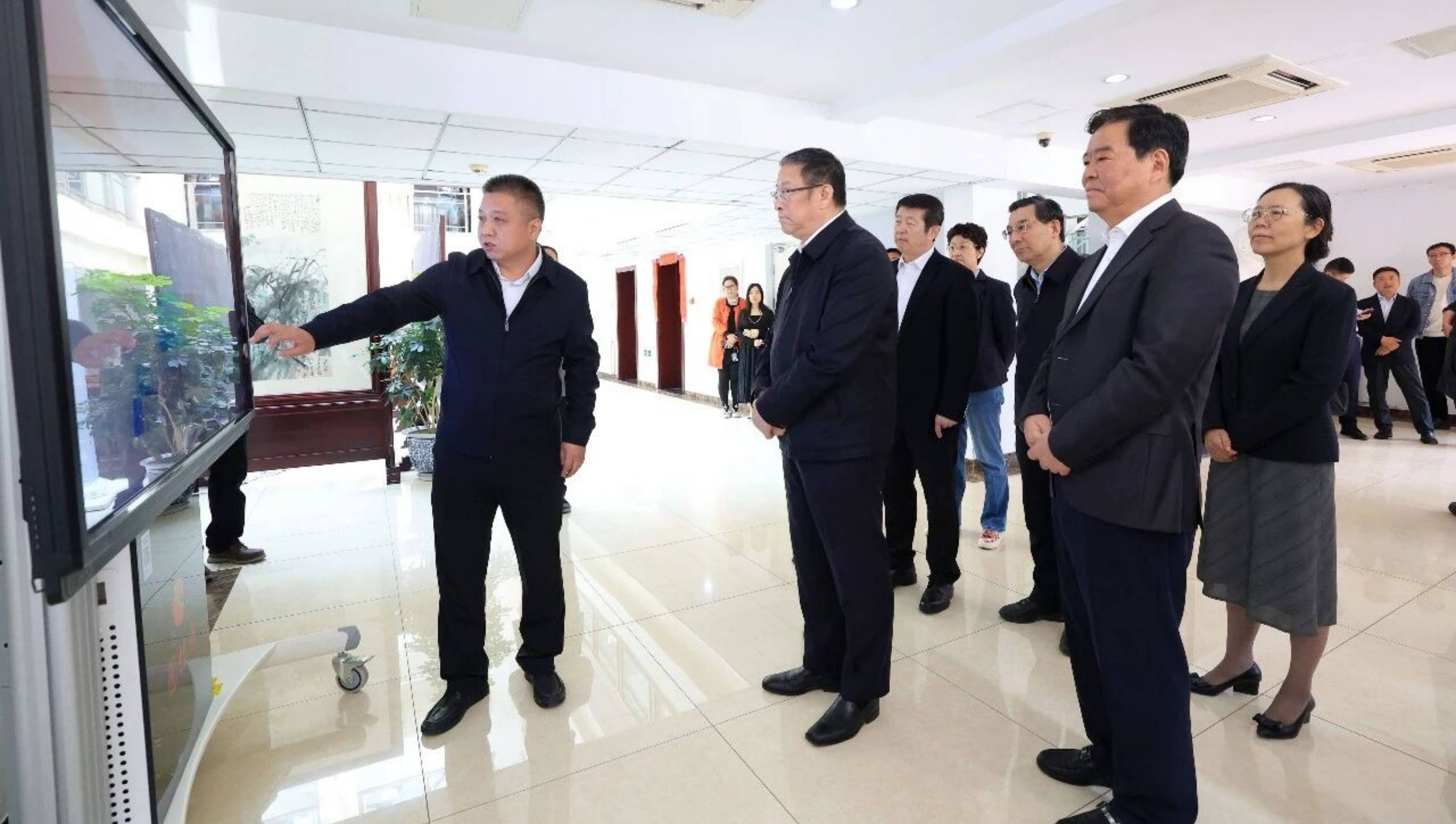 民革中央领导班子在《团结报》创刊70周年之际视察调研报社工作