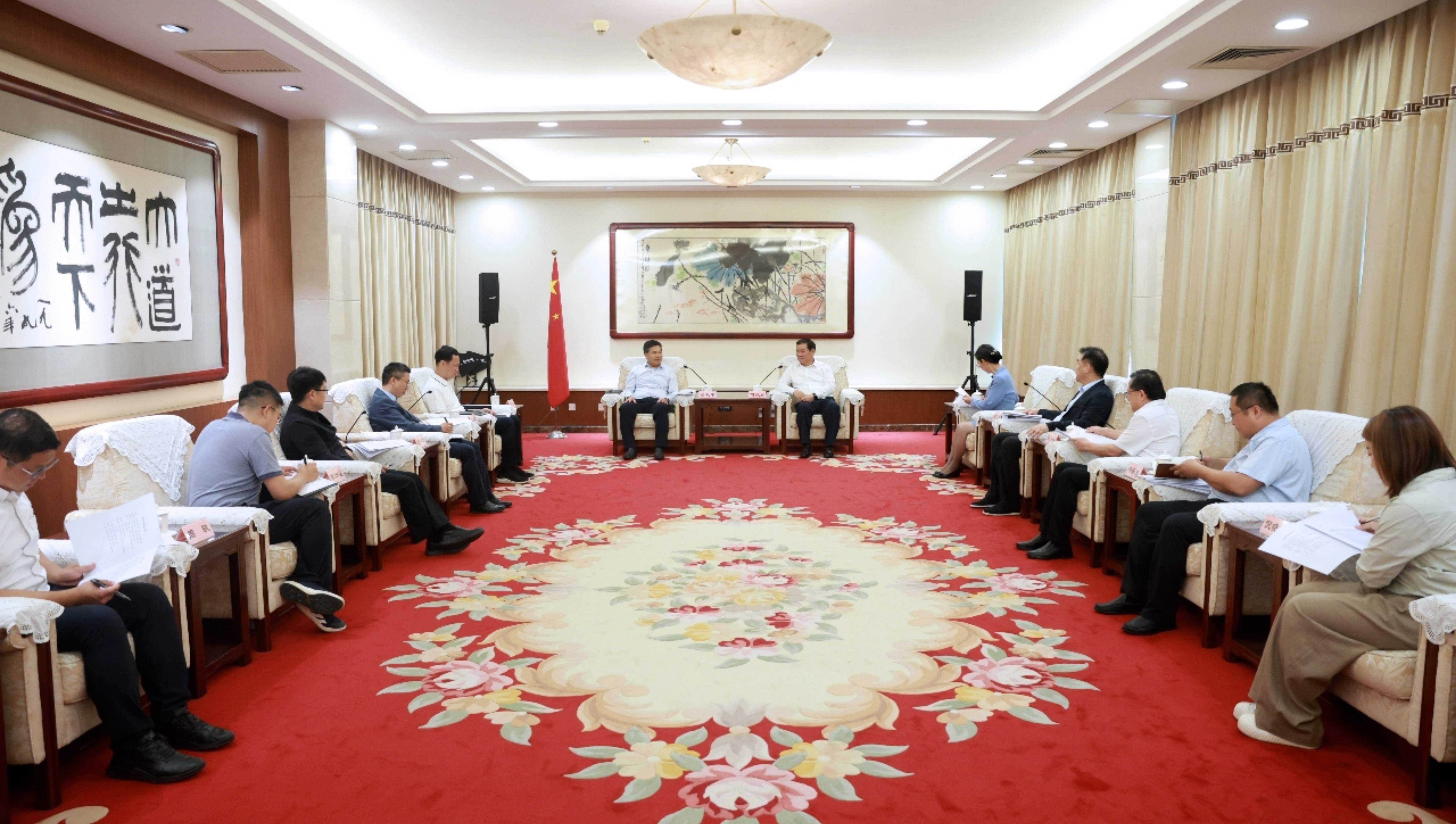 何报翔会见商务部副部长一行